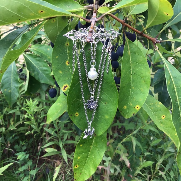 Silver hair clip spider and web Halloween chains - Picture 4 of 15